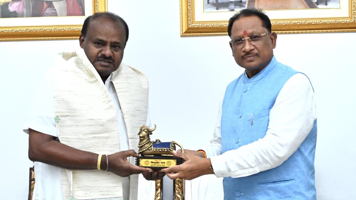सीएम साय से मिले केंद्रीय इस्पात मंत्री एचडी कुमारस्वामी, विभिन्न विषयों पर की चर्चा