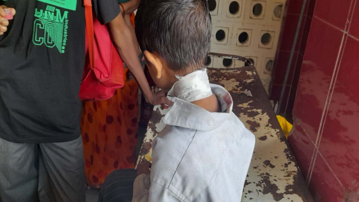 स्कूल में ‘मौत का खेल’: साथी छात्र ने ब्लेड से 5 साल के बच्चे का काटा गला, बहने लगी खून की धारा, फिर…