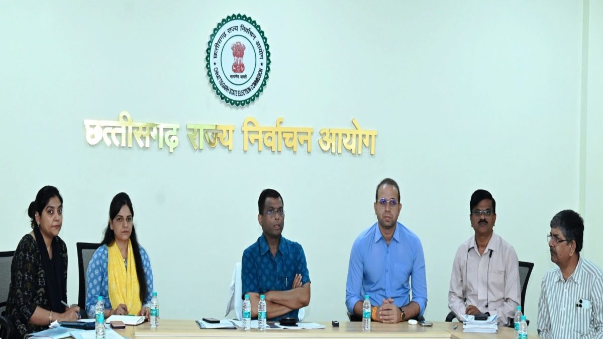 निकाय और पंचायत चुनाव पर बैठक : निर्वाचन आयुक्त ने कहा – मतदाता सूची की शुद्धता ही चुनाव की पारदर्शिता और निष्पक्षता का आधार …