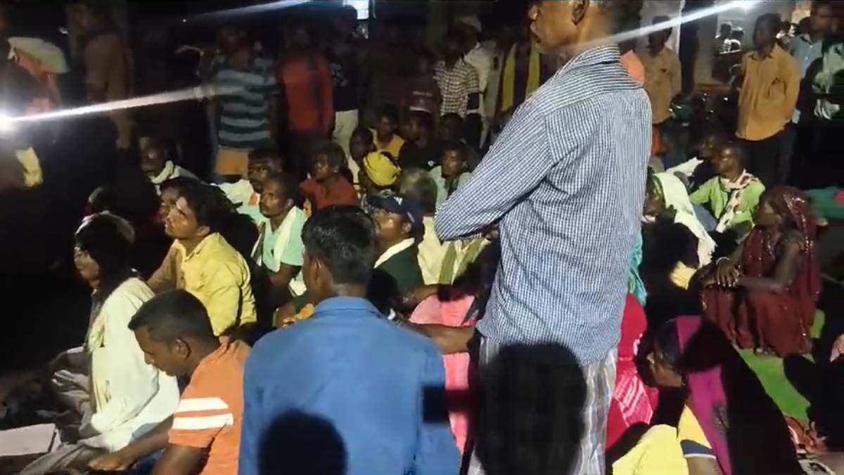 पांच सूत्रीय मांगों को लेकर पंडो जनजाति ने खोला मोर्चा, 12 घंटे तक डटे रहे सड़क पर