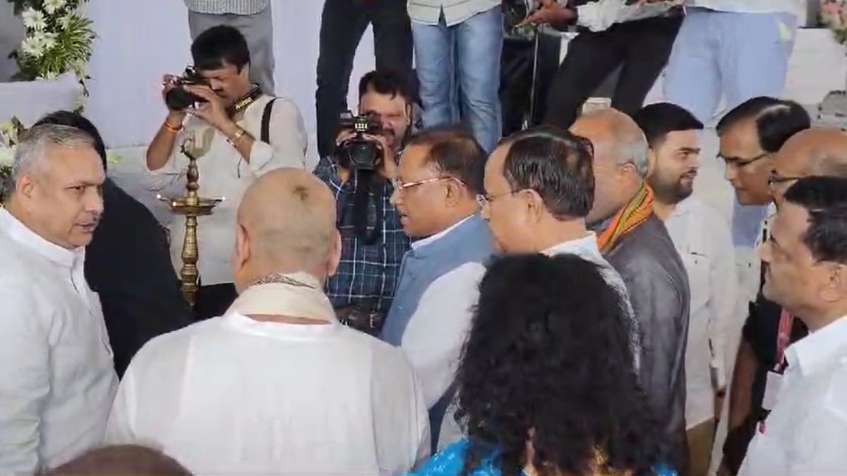 सरोज पांडे के पिता को श्रद्धांजलि देने पहुंचे राज्यपाल डेका, सीएम साय समेत बीजेपी के आला नेता