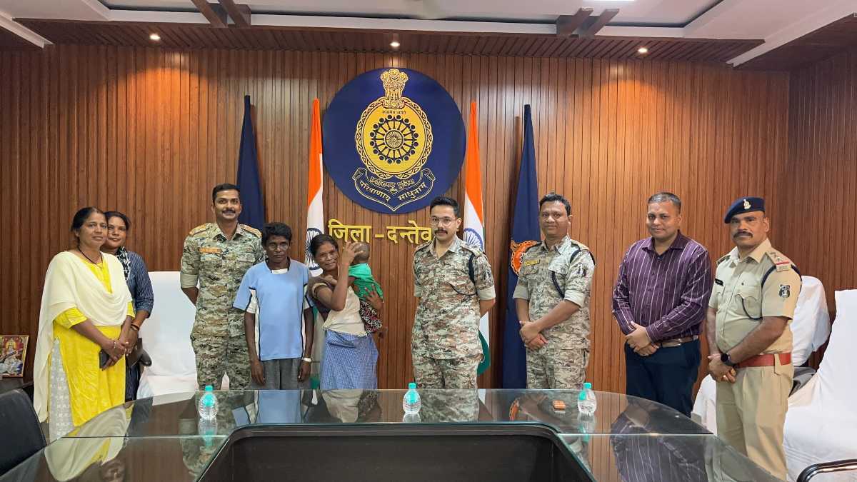 6 माह के बच्चे का अपहरण: पुलिस ने 21 दिन बाद ढूंढ़ निकाला, माता-पिता को सौंपा