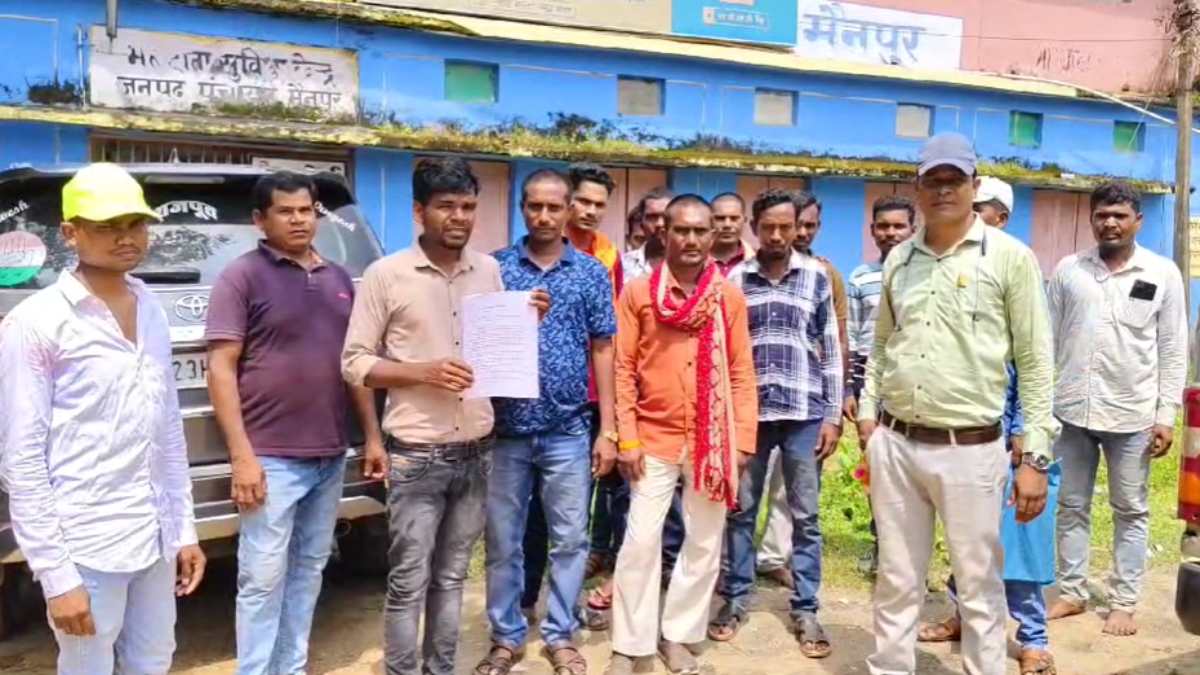 ग्रामीणों का हल्ला बोल: सरपंच, सचिव और रोजगार सहायक पर भ्रष्टाचार का आरोप, 19 बिंदुओं पर की शिकायत