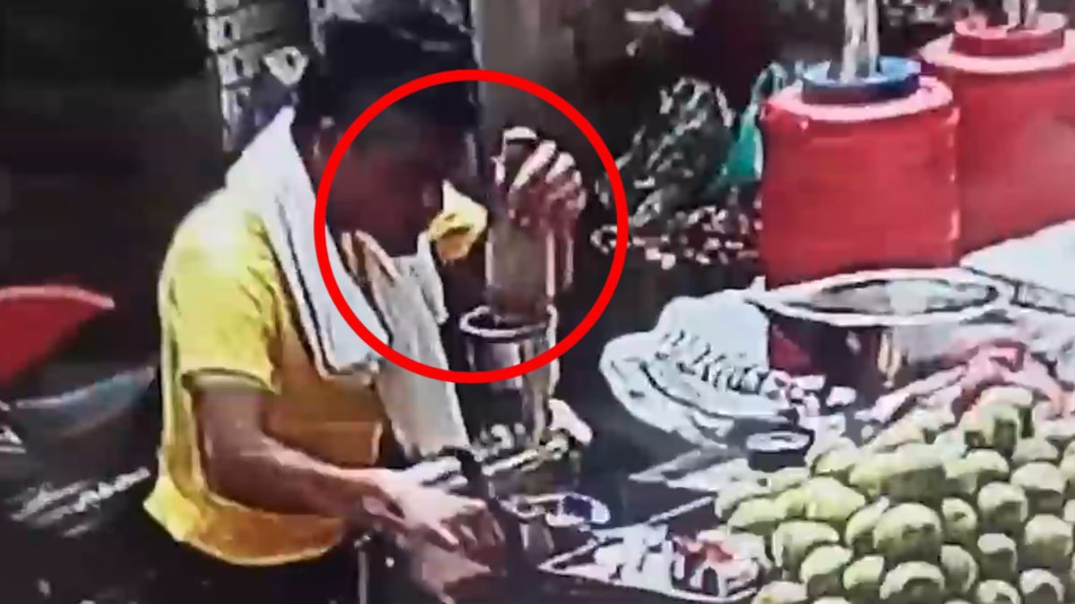 जूस में थूक! Juice निकालते वक्त उसमें थूक रहा शख्स, सोशल मीडिया पर वायरल हुआ वीडियो