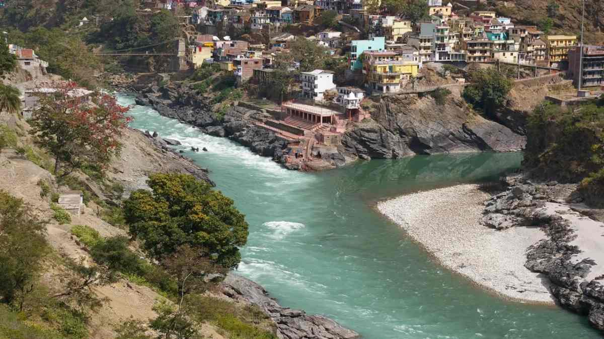‘मौत की यात्रा’: बदरीनाथ धाम में पिता के सामने नदी में बहा बेटा, बचाने लगा दी छलांग, फिर जो हुआ…