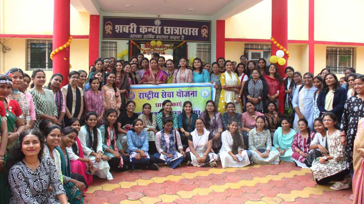 कृषि विश्वविद्यालय में नवप्रवेशित विद्यार्थियों के बीच पहुंची कौशल्या साय, कहा- गुरु शिष्य परंपरा का करें अनुसरण