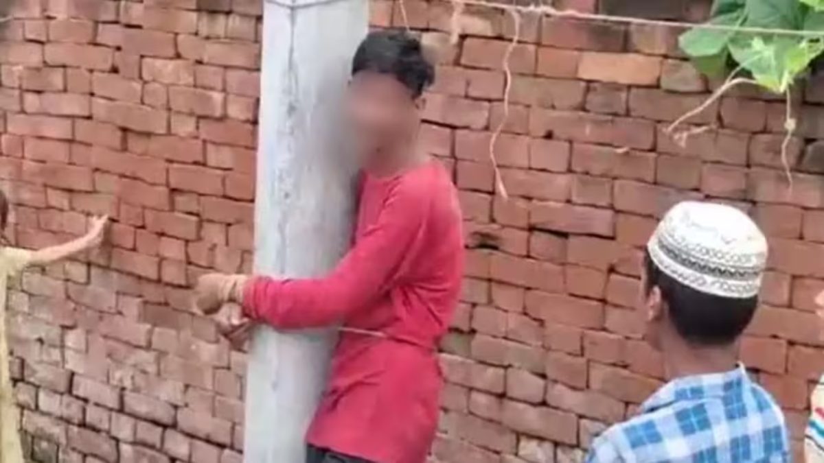 इंसान है या जानवर! युवक को खंभे में बांधकर जमकर पीटा, जानिए तालिबानी सजा देने की खौफनाक वजह…