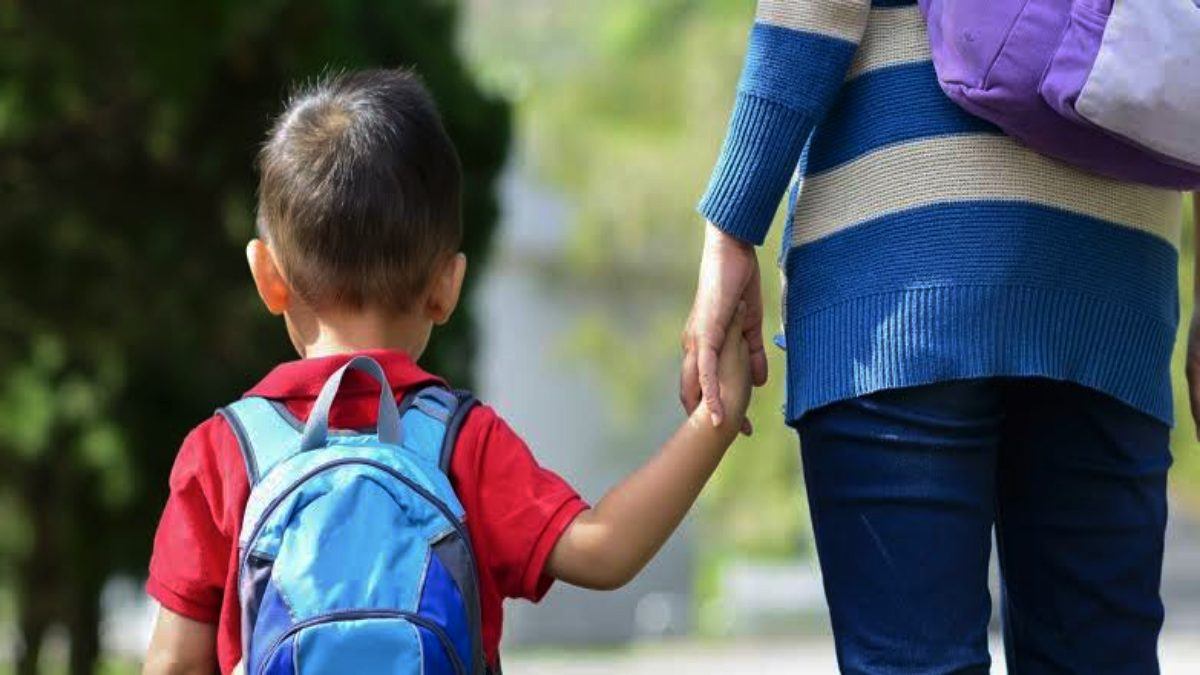 जरा भी रहम नहीं आया मासूम पर… छोटी सी भूल के UKG के बच्चे को टीचर ने नग्न कर पीटा, फिर दिए करंट के झटके, मामला जानकर दहल उठेगा दिल