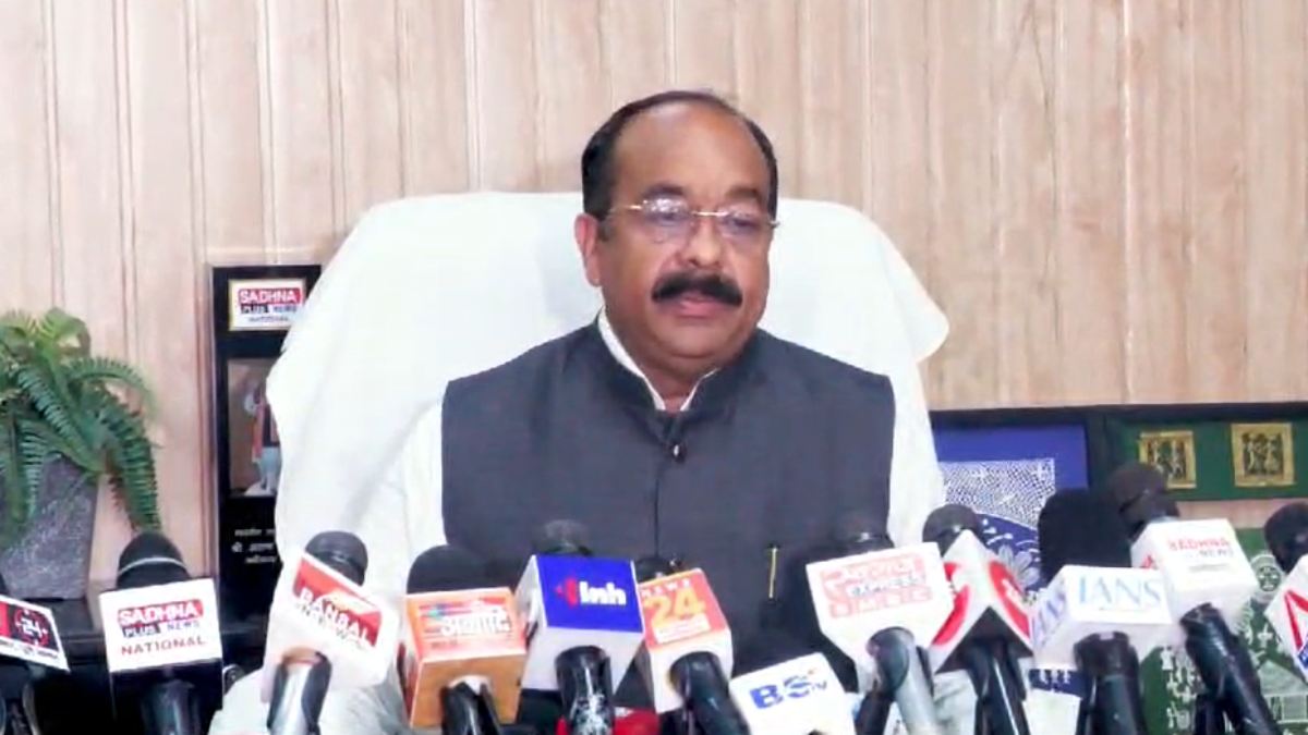 डिप्टी सीएम साव ने की नगर निगमों और नगर पालिकाओं के कार्यों की समीक्षा, अधिकारियों से कहा- काम में कोताही बर्दाश्त नहीं