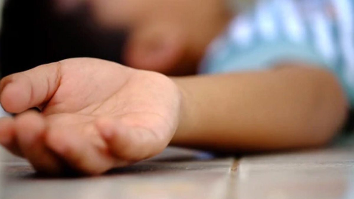 खेल-खेल में आ गई मौत : लंच के बाद पानी पीने गया था क्लास 2 का बच्चा, हैंडपंप के पास गिर पड़ा, फिर…