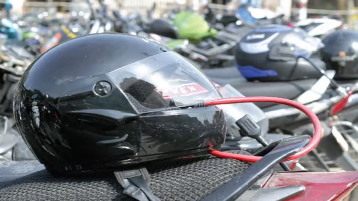 साहब मेरा हेलमेट चोरी हो गया है… राजधानी में पहली बार दर्ज हुआ केस, खोजने में जुटी पुलिस