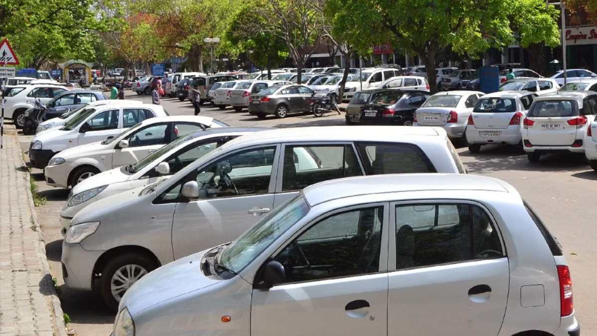 पार्किंग का पैसा लगेगाः सड़क पर गाड़ी खड़ी करने पर वसूला जाएगा शुल्क, जान लें डिटेल नहीं तो बढ़ सकती है मुसीबत…