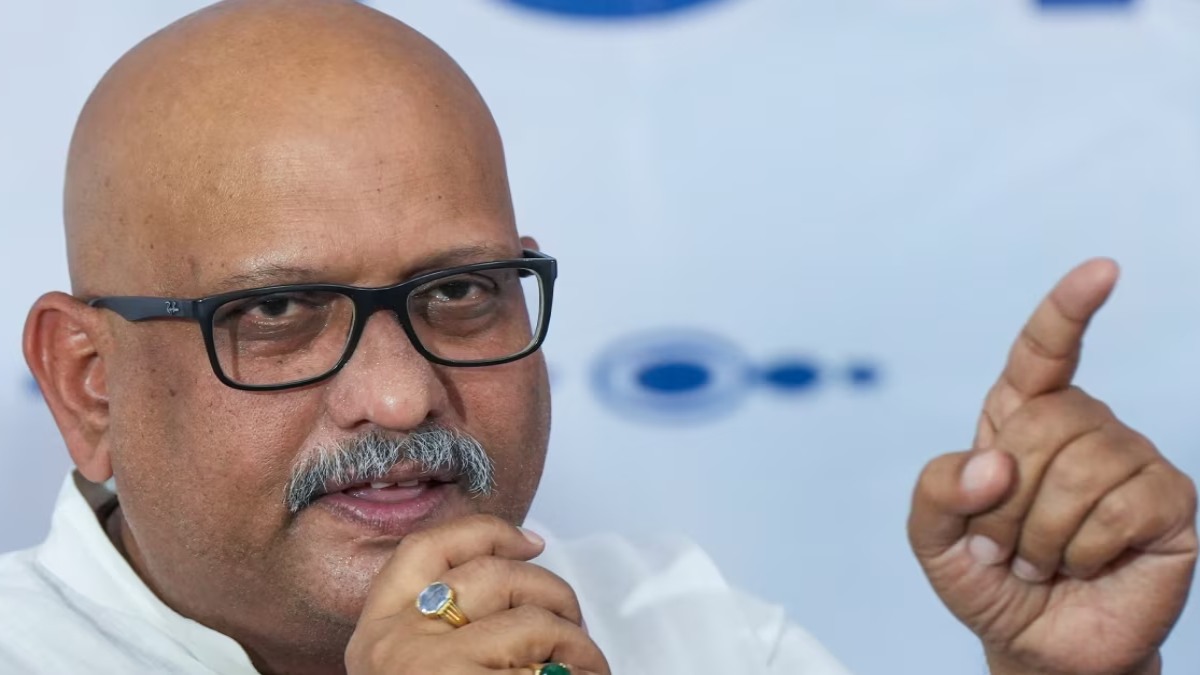 बैंड बाजा बारात की तरह चल रही यूपी की सरकार!