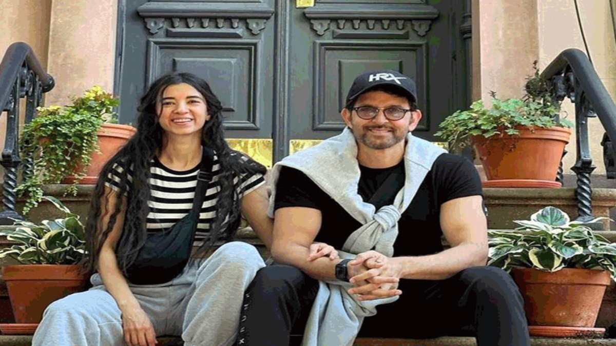 Hrithik Roshan की गर्लफ्रेंड को मिला Award, Saba Azad को दी बधाई …