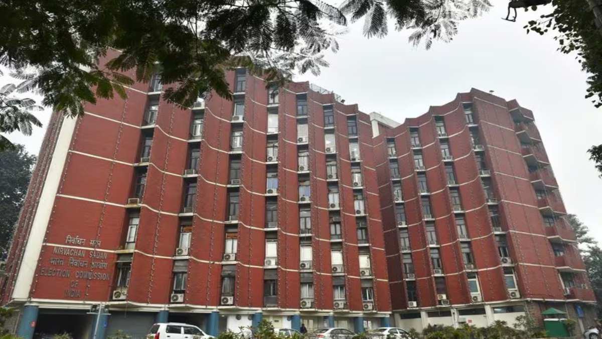 उपचुनाव से पहले चुनाव आयोग के रडार पर अधिकारी! ऊपर से नीचे तक होगी प्रशासनिक सर्जरी