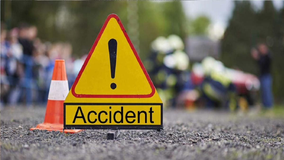 मौत को चकमाः घूमने आए पर्यटकों की खाईं में जा गिरी कार, फिर पुलिस को इस हाल में मिले 5 युवक…