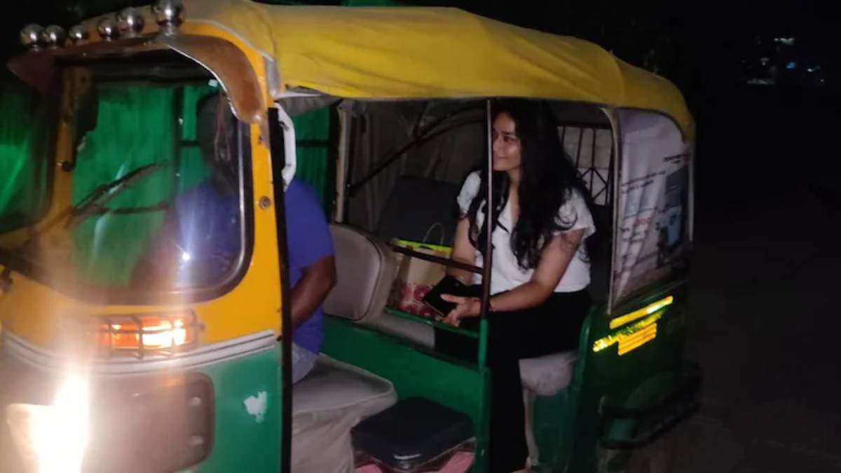 ‘सुनसान रास्ते पर अकेली हूं मैं, डर लग रहा’… लड़की ने रात में फोन कर मांगी मदद, मौके पर पहुंची पुलिस ने जो देखा फटी रह गईं आखें…