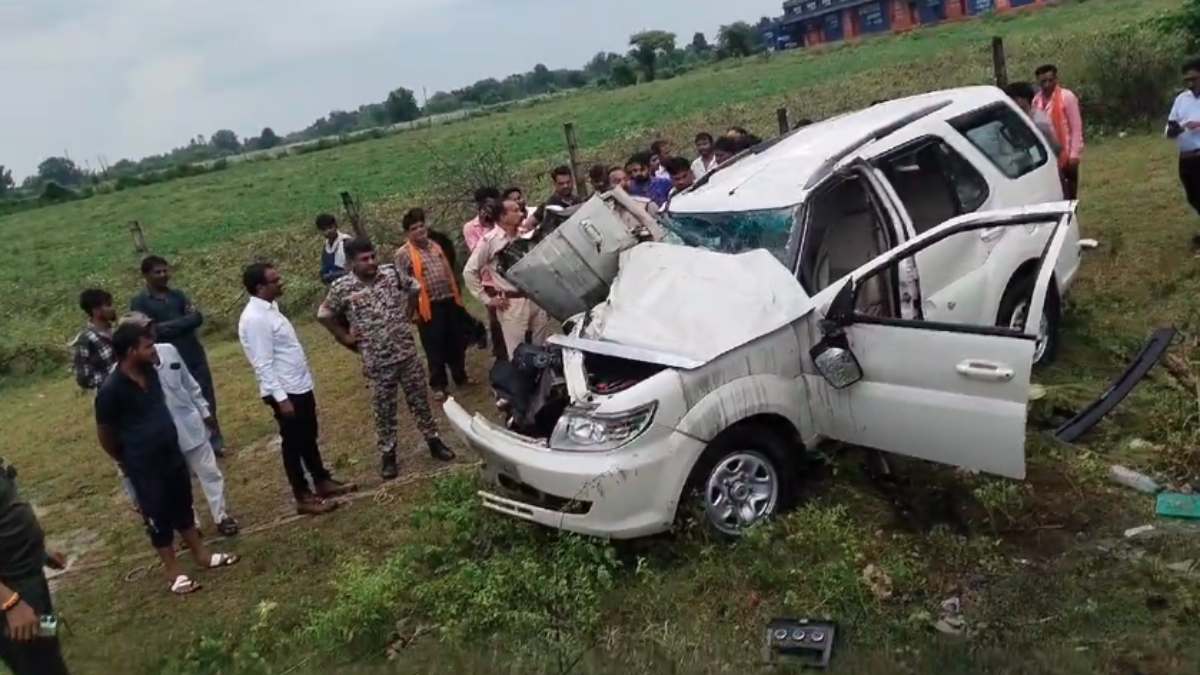Accident Breaking: भीषण सड़क हादसे में 3 की मौत, कार ने खड़ी ट्रैक्टर-ट्राली को मारी टक्कर
