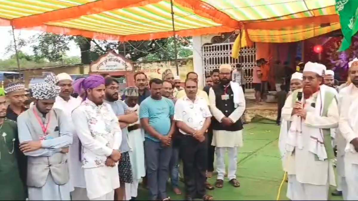 हिन्दू-मुस्लिम एकता की मिसाल, गणेश पंडाल में मुसलमान भाइयों का हुआ स्वागत