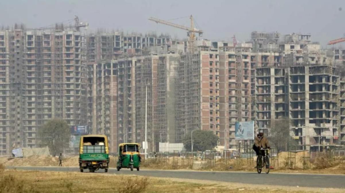Share Market Investment: रियल एस्टेट स्टॉक्स में निवेश के लिए जानें टॉप विकल्प, 44% तक मुनाफे की उम्मीद