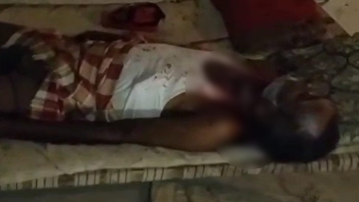 जघन्य हत्याः सोते समय कुल्हाड़ी से गर्दन काटकर उतारा मौत के घाट, शव के चारों ओर मिले खून के छींटे