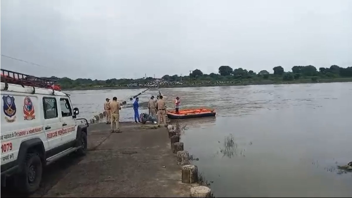 दर्दनाक हादसाः नदी पार करते बाइक सहित चार लोग बहे, 5 माह की बच्ची और मां की मिली लाश मिली, बचाने कूदे जेसीबी चालक और पति लापता, रेस्क्यू जारी