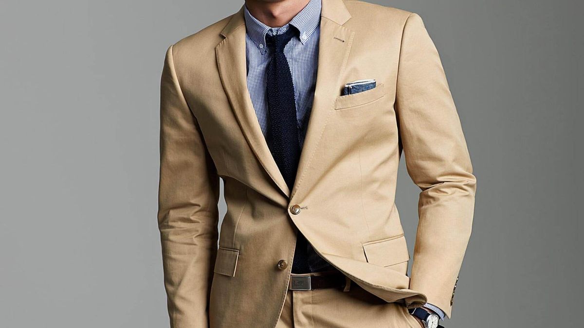 Suits For Men: स्टाइल स्टेटमेंट का अहम हिस्सा, जानें कैसे पहनें स्टाइलिश और फैशनेबल तरीके से…