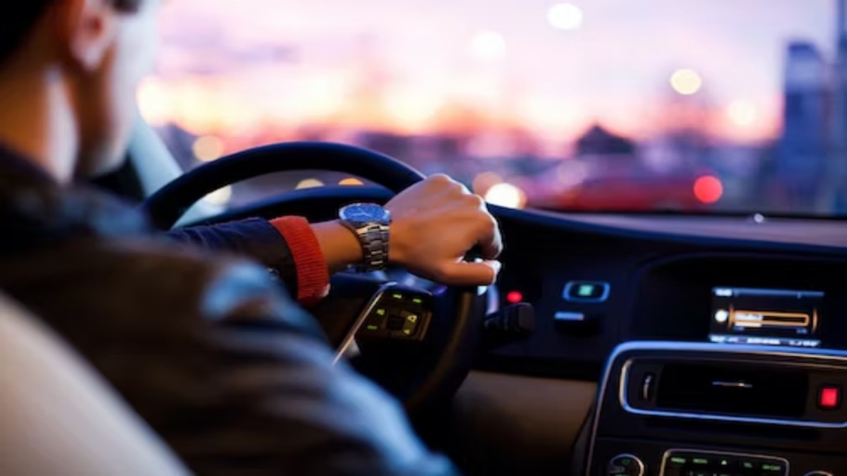 Vastu Tips For Car: अपनी गाड़ी में जरूर रखें ये चीजें… दूर होंगी नकारात्मक ऊर्जा