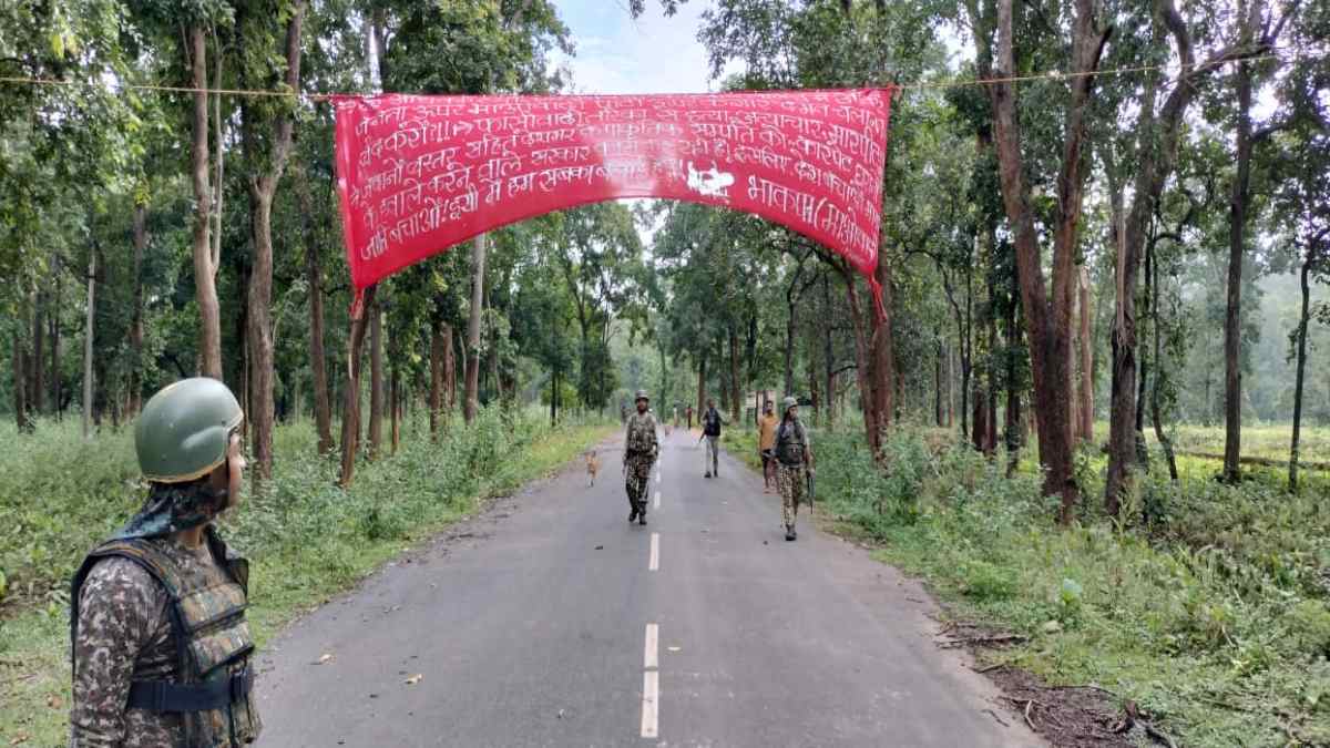 CG NEWS: नक्सलियों ने लगाया बैनर-पोस्टर, कोलकाता रेप और मर्डर का जताया विरोध, दोषियों को फांसी देने की मांग