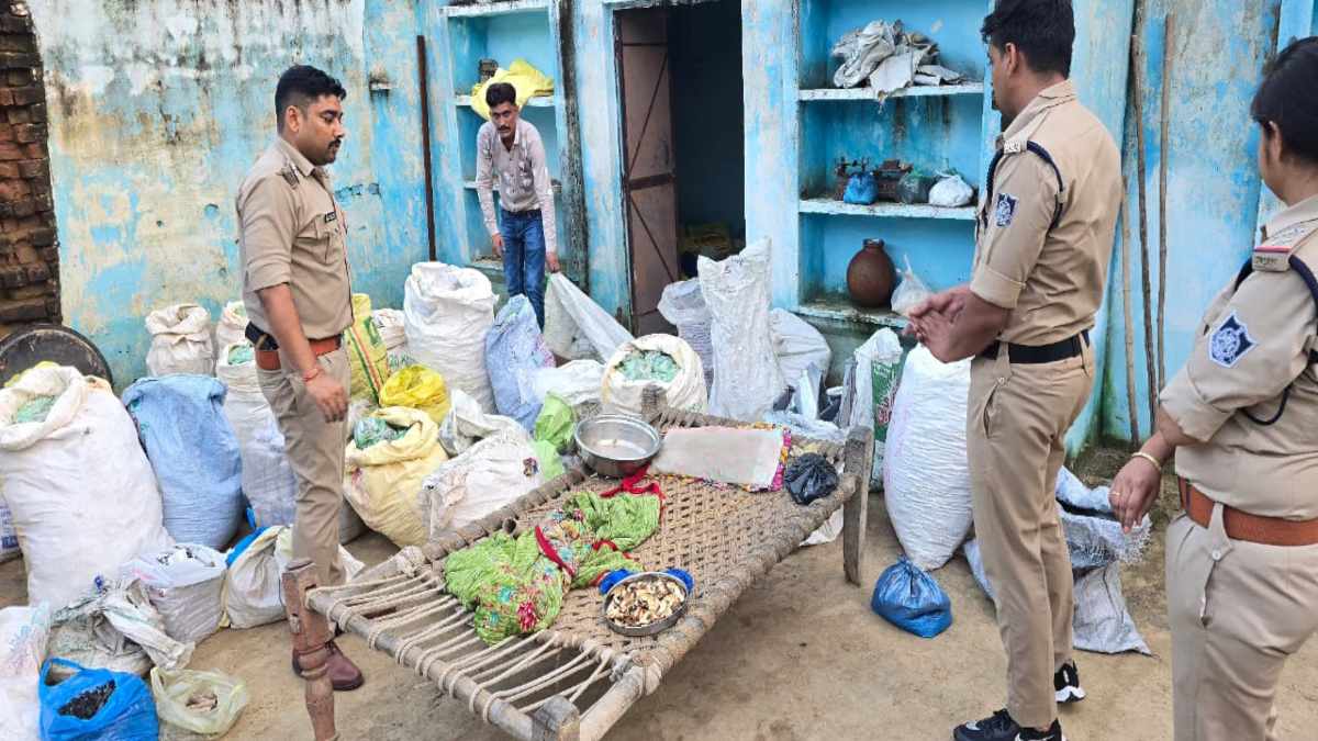 दीपावली त्यौहार से पहले एक्शन में प्रशासन, अवैध पटाखा फैक्ट्री पर कार्रवाई, भारी मात्रा में पटाखे जब्त
