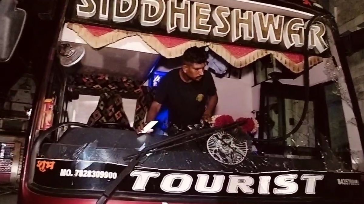 बस में पथरावः कांच फूटने से ड्राइवर सहित दो बच्चे चोटिल, कोलकाता से शैक्षणिक भ्रमण के लिए कुंडलपुर अमरकंटक आ रही थी बस