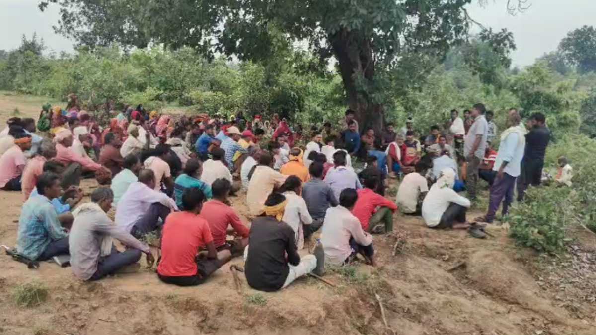 तुम्हारा या हमारा ? 100 एकड़ सरकारी जमीन पर कब्जे को लेकर दो गांव के लोग आमने-सामने, वन और राजस्व विभाग के पास नहीं कोई जानकारी