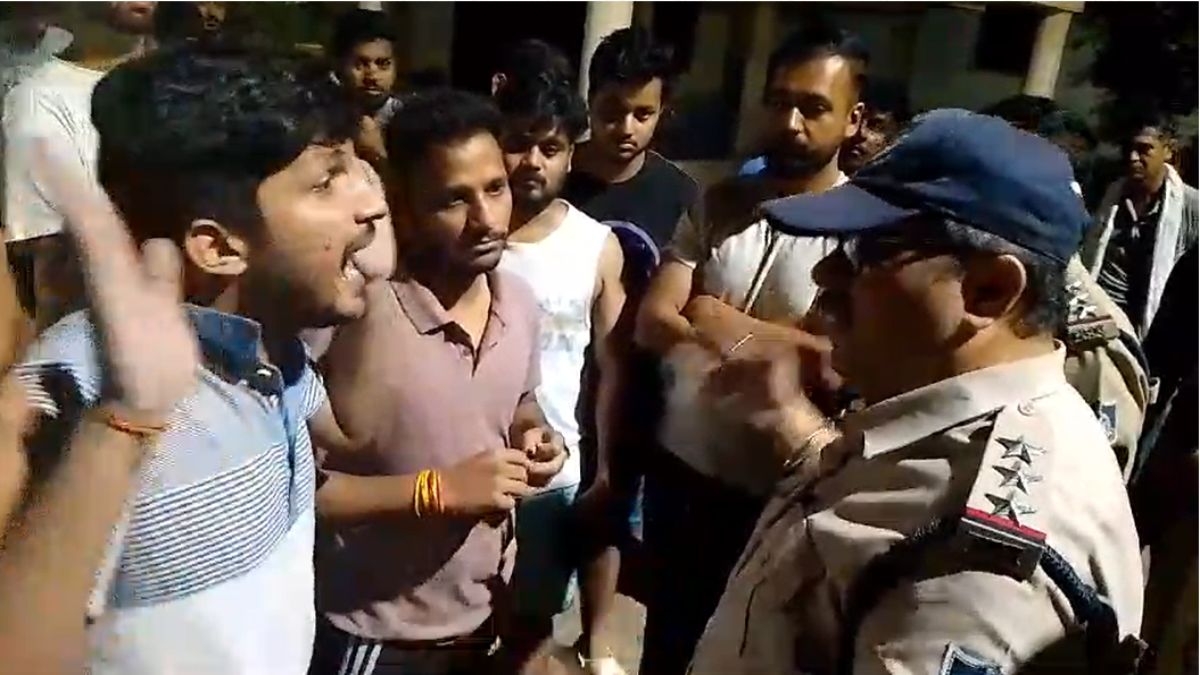 अस्पताल परिसर में जूनियर डॉक्टर्स की शराब पार्टीः गश्त करते पुलिस पहुंची तो कहा -कैंपस हमारा है चले जाओ,  वारंट लाए हो क्या, वीडियो वायरल