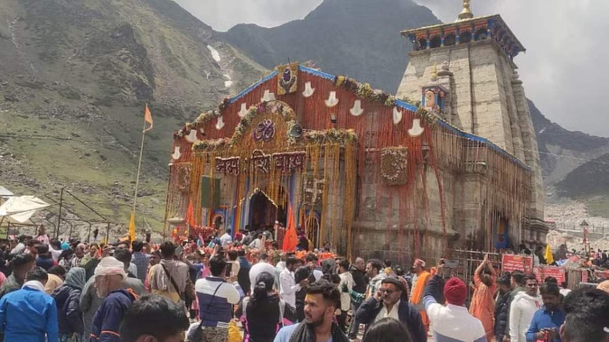 केदारनाथ धाम में उमड़ रही श्रद्धालुओं की भीड़, ‘बाबा केदार’ के दर्शन के लिए 3 हजार भक्त रवाना, बारिश बनी बाधा