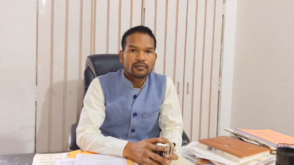 Dindori: जिला पंचायत अध्यक्ष के खिलाफ FIR, इंजीनियर ने थप्पड़ मारने का लगाया आरोप, कहा- कॉलर पकड़कर मुझे गंदी गालियां दी
