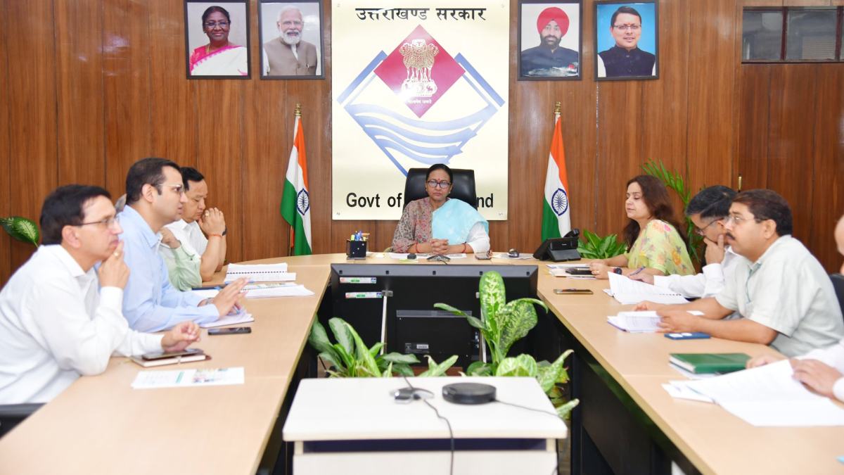 Uttarakhand News: मुख्य सचिव राधा ने REAP के तहत अधिकारियों की ली बैठक, कलेक्शन सेंटर को लेकर मांगी रिपोर्ट