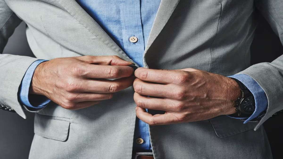 अब शर्ट और ब्लेजर में दिखेंगे कर्मचारी, यहां लागू हुआ ड्रेस कोड
