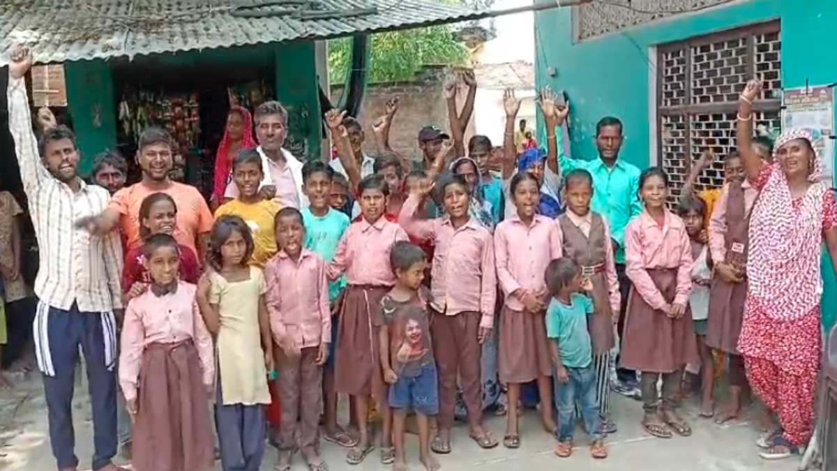 दलितों को पढ़ने का अधिकार नहीं? दबंगों के भय से 40 दलित बच्चों ने छोड़ा स्कूल, घर से नहीं निकल पा रहे बाहर