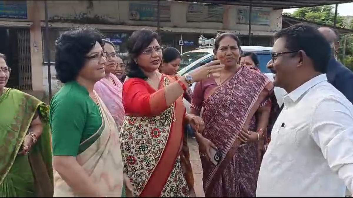 अंतर्राज्यीय बस स्टैंड दुष्कर्म मामला: कांग्रेस की जांच टीम पहुंची पीड़िता के गांव, MLA संगीता सिन्हा ने कहा- प्रदेश में महिला सुरक्षा चिंता का विषय