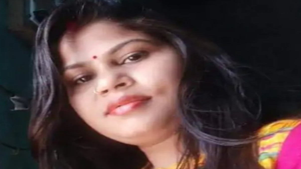 Crime News : आगरा में महिला अधिवक्ता की पीट-पीटकर हत्या, पति गंभीर