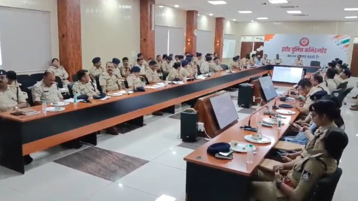2500 पुलिसकर्मी संभालेंगे त्यौहारों में सुरक्षा व्यवस्था, CCTV और ड्रोन से रखी जाएगी नजर, पुलिस कमिश्नर ने दिए निर्देश