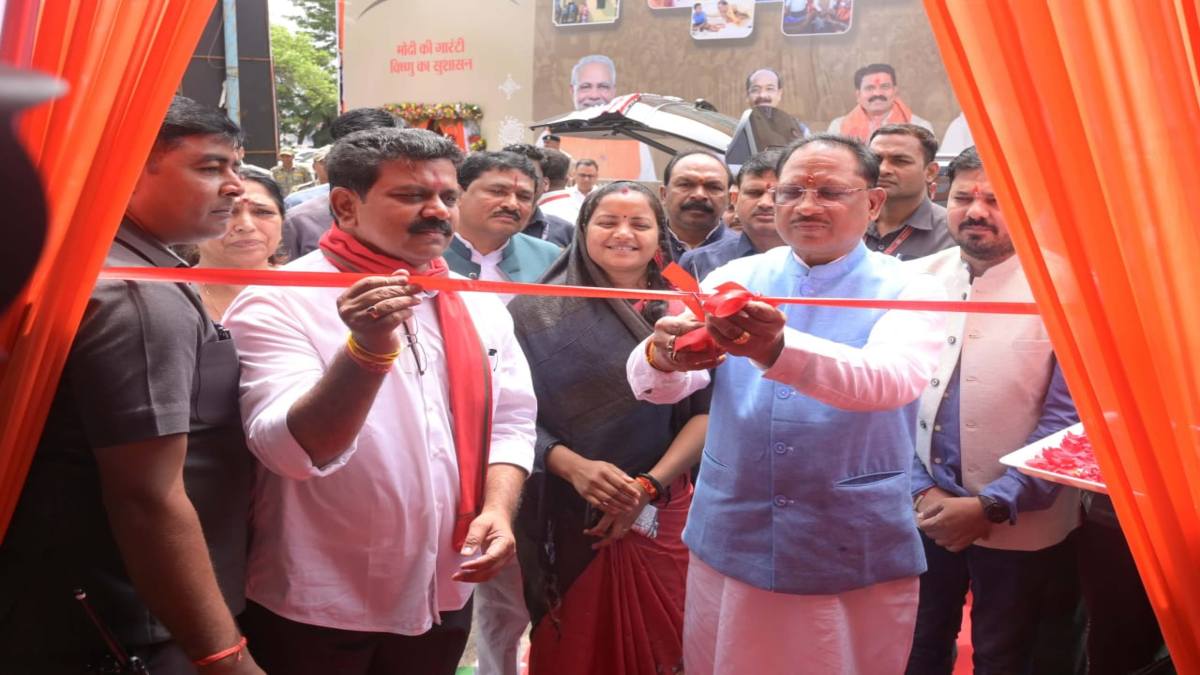 सीएम विष्णु देव साय ने किया जनसंपर्क की प्रदर्शनी का शुभारंभ, बीते 10 सालों में शुरू की गई योजनाओं को किया गया प्रदर्शित …