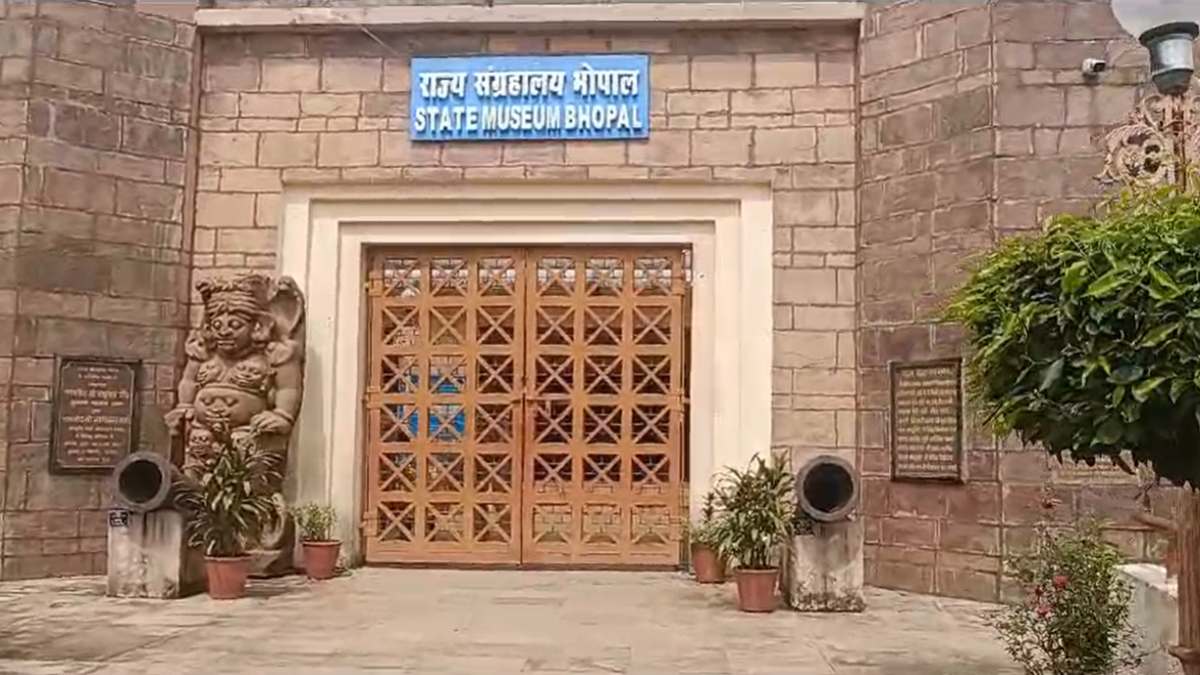 स्टेट म्यूजियम से सिक्के चोरी का मामला: बड़ा खुलासा, आरोपी के तार अंतरराष्ट्रीय तस्करों से जुड़े, पटना के संग्रहालय में भी आरोपी कर चुका चोरी, SIT आरोपी को बिहार लेकर जाएगी