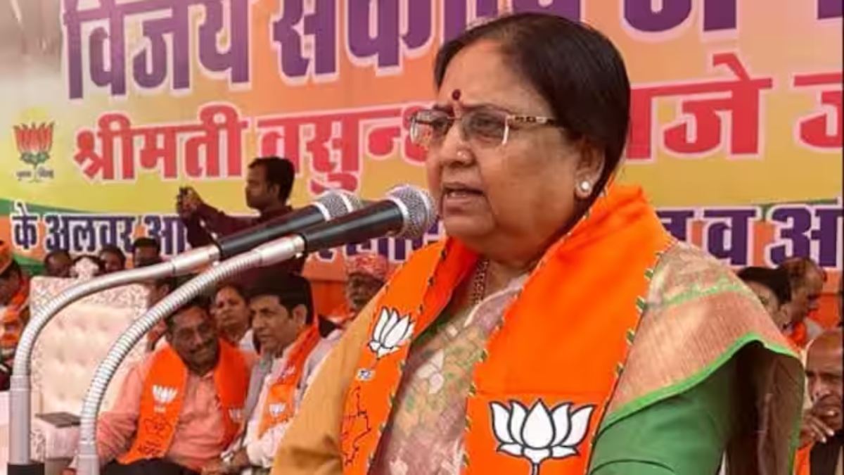 भेड़ियों के हमलों से मारे जा रहे लोग, इधर योगी की मंत्री दे रहीं बेतुका बयान, कहा- भेड़िया सरकार से ज्यादा चालाक है…