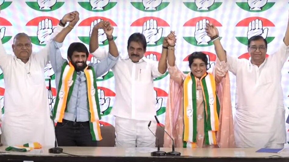 चक दे इंडिया, चक दे हरियाणा! विनेश फोगाट और बजरंग के पार्टी ज्वाइन करने पर कांग्रेस का रोम-रोम हुआ प्रफुल्लित, लिखा कुछ ऐसा कि मच गया हंगामा! – Vinesh-Bajrang Joins Congress