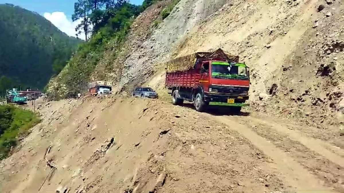 CM धामी के एक्शन का रिएक्शन: 4 दिन में खोले गए 307 अवरुद्ध मार्ग, युद्धस्तर पर कार्य जारी