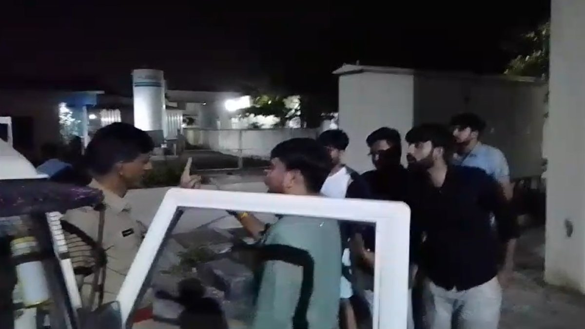 अस्पताल परिसर में जूनियर डॉक्टर्स की शराब पार्टीः प्रभारी मंत्री ने मामले की जांच कर कार्रवाई के दिए निर्देश