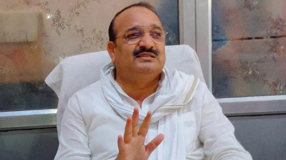 ‘विधायकों के फोन उठाने पर DM और SP को कहना पड़ेगा जी सर’, मंत्री दिनेश प्रताप सिंह का फरमान