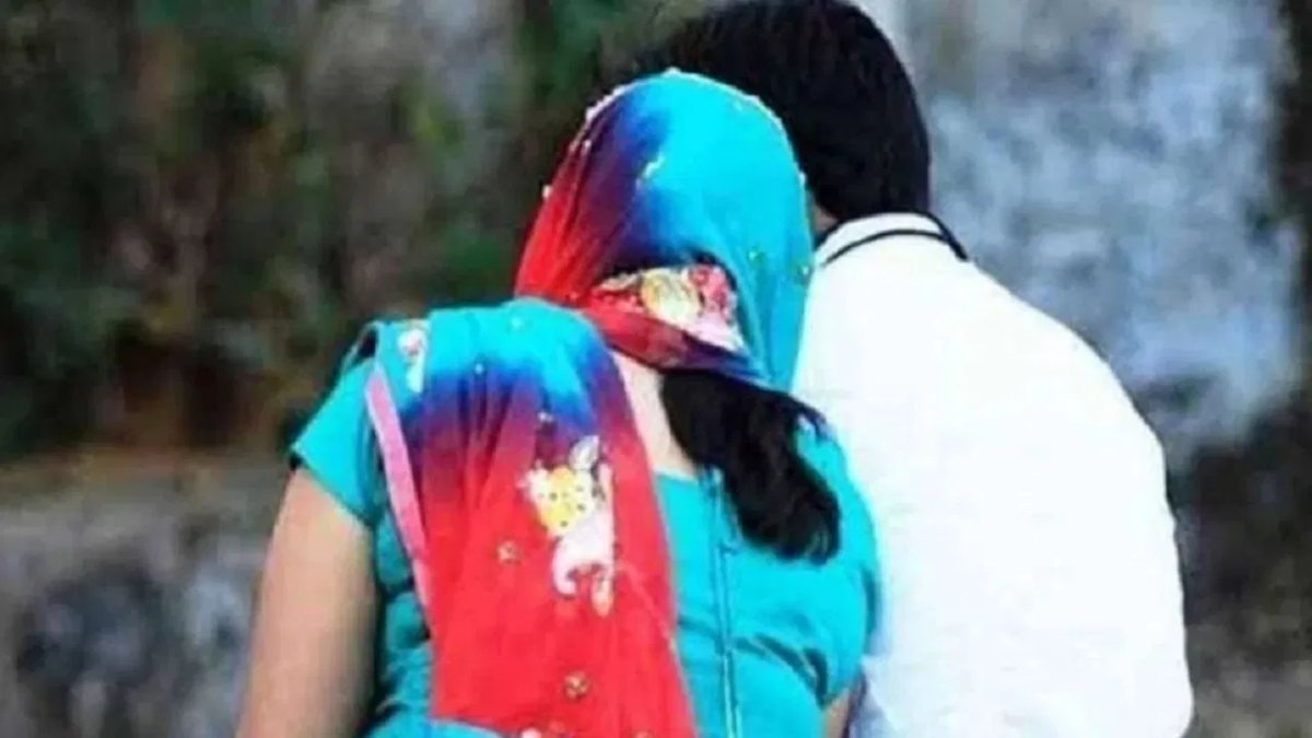 प्यार में अंधी ‘भाजपा नेत्री’! 2 बच्चों को छोड़ पुलिसकर्मी के साथ भागी, जेवर और कैश लेकर हुई रफूचक्कर