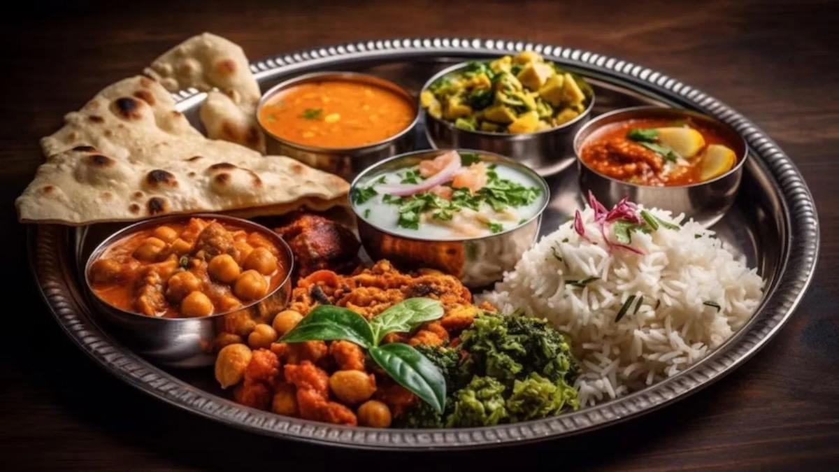 फ्लैट का ताला तोड़कर चोरों ने बनाया खाना, मिटाई पेट की भूख, फिर लाखों का सामान किया पार